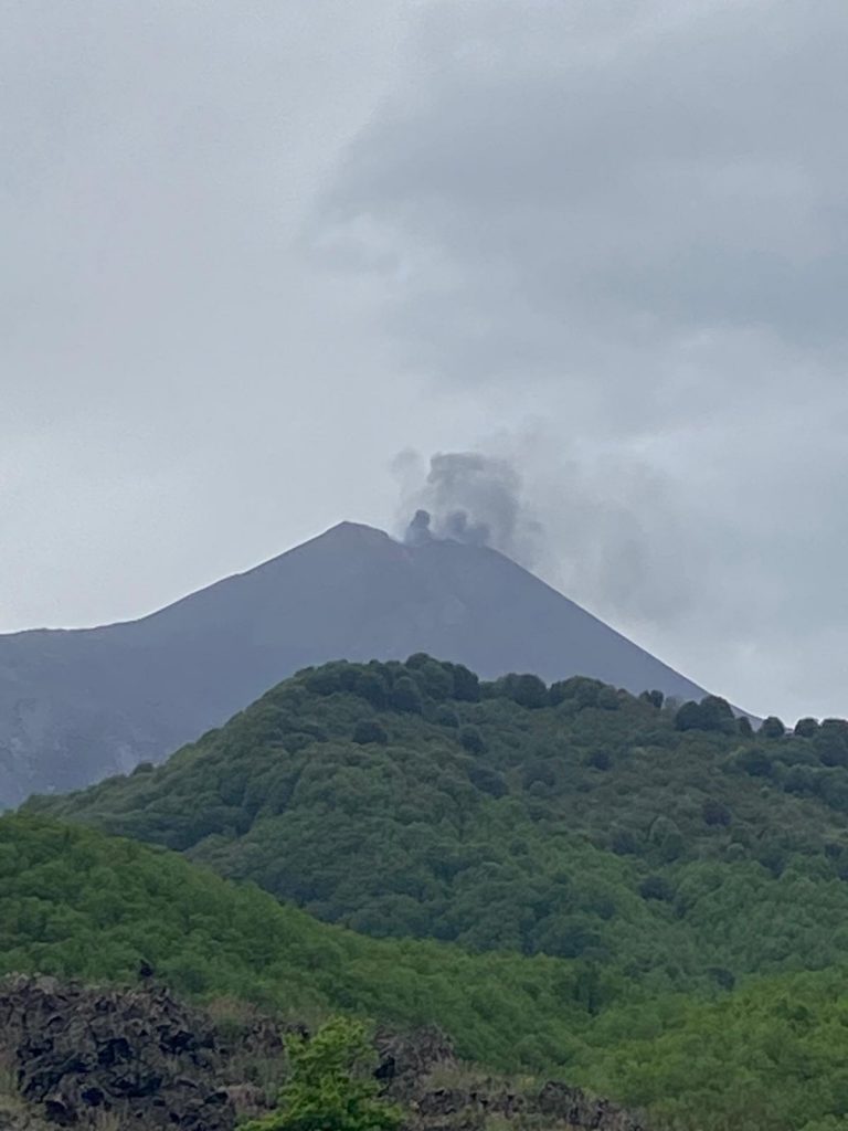 El Etna en erupción pausada