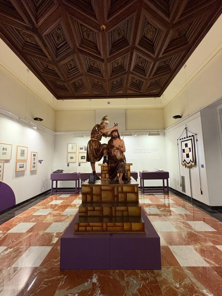 Sala dedicada al 75 aniversario de la cofradía de la Coronación de Espinas.
