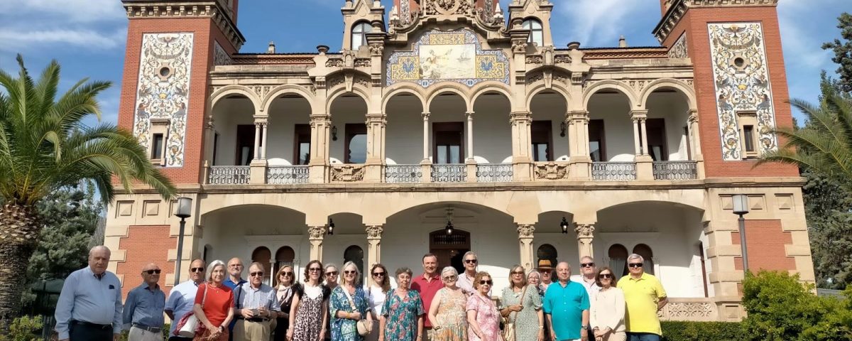 El primer grupo del SIPA visitando el Palacio Larrinaga