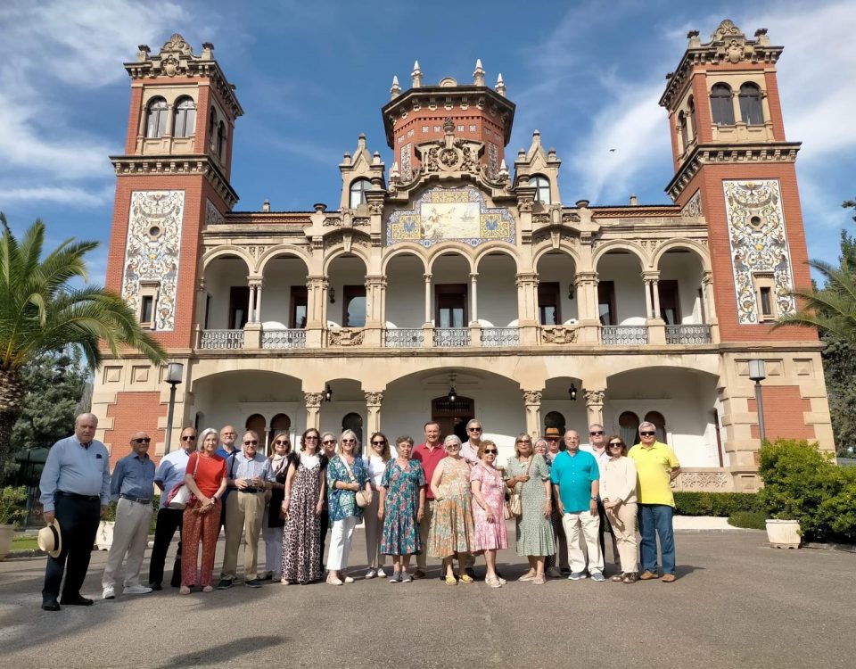 El primer grupo del SIPA visitando el Palacio Larrinaga
